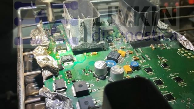 КАМАЗ 5490-S5. Ремонт блока MUX-4. Перепайка драйвера с нижним подогревом. Вскрытие блока.