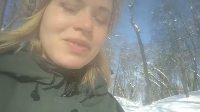 Гуляем в парке Гомеля! Лиза скатывается со снежной горы! Наши зимние забавы! смотреть онлайн