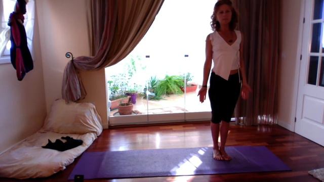 Saludo a la luna/Chandra Namaskar y Meditación смотреть онлайн