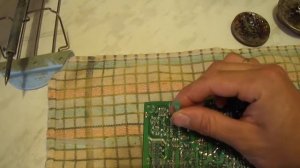 Как выпаять микросхему при помощи медицинской иглы.