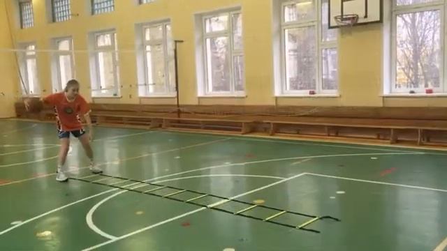 Совершенствование ведения мяча в баскетболе / Упражнения на координационной лестнице