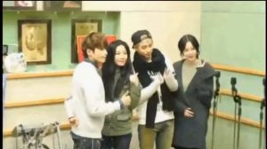 131220 Sukira Cut - Ryeowook, Oh JiEun, Oh Cho Hee & Seo Minwoo photo taking