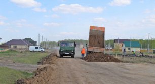 Азово Омская область 2022 Строительство дороги по улице 17 Февраля