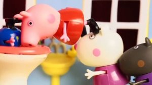 Свинка Пеппа Мультик с игрушками Джордж провалился в унитаз Играем в Репку Peppa Pig