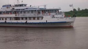 Теплоход "БОРОДИНО" прибыл в Муром точно по расписанию/The motor ship "Borodino" arrived in Murom