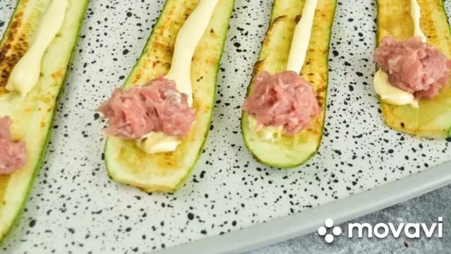 Сочные кабачковые рулетики с фаршем в духовке