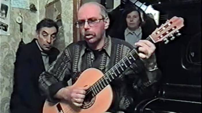 "Сколько вычурных поз" (запись 1998 г.). Исполняет Сергей Филиппов.