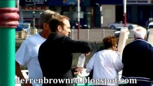 Деррен Браун  гипноз на улице
