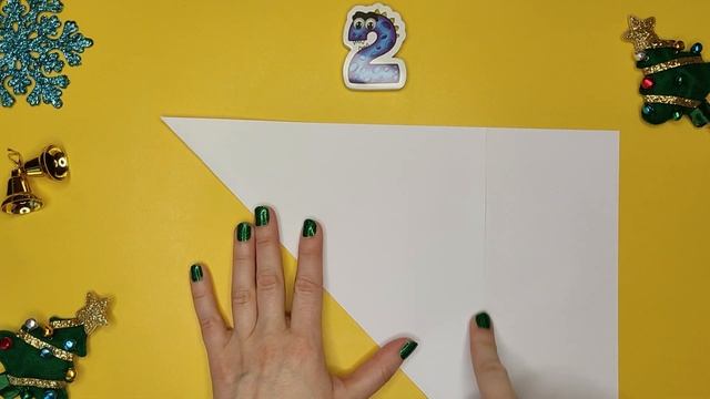 Как красиво вырезать снежинку из бумаги.