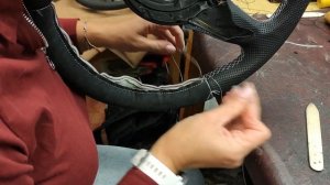 Перетяжка руля Audi A6. Как я шью алькантару.