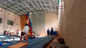 Выполняю I Юношеский разряд в прыжках на акробатической дорожке. В 37 лет снова в спорт.