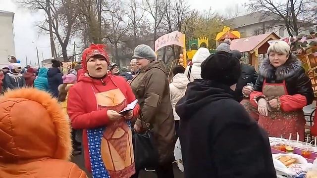 ЛНР Червонопартизанск Луганской 57лет, с днюхой родной город???.Ярмарка все старались, молодцы！ смотреть онлайн