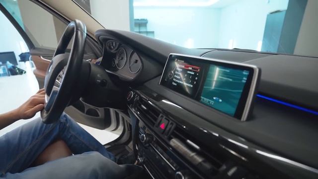 Правильная аудиосистема в BMW X5 - замена штатной музыки для улучшения звука! смотреть онлайн