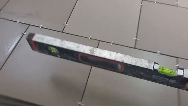 Укладка плитки на неровный пол смотреть онлайн
