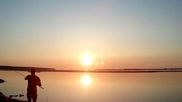 ЛОВИМ КАРАСЕЙ фидером на Амуре. Открытие фидерного сезона 2018г. смотреть онлайн