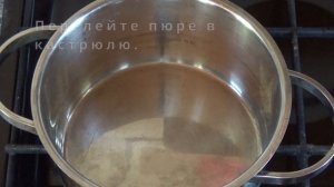 Теплый томатный суп из свежих спелых помидоров.