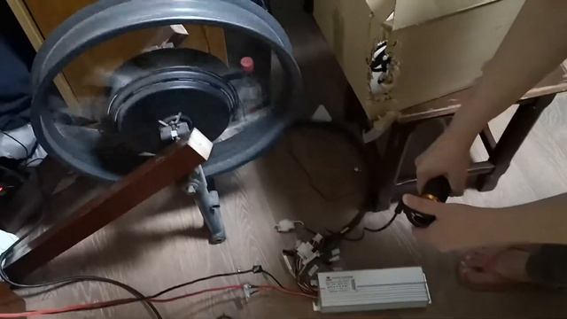 Жена крутит колесо Электро Планеты смотреть онлайн