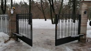 Распашные ворота с электроприводом