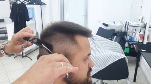 Мужская стрижка за 20 минут в технике машинка по расческе и fast fade
