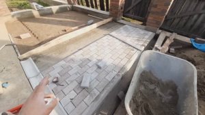 Укладка БРУСЧАТКИ своими руками // Тротуарная ПЛИТКА у дома