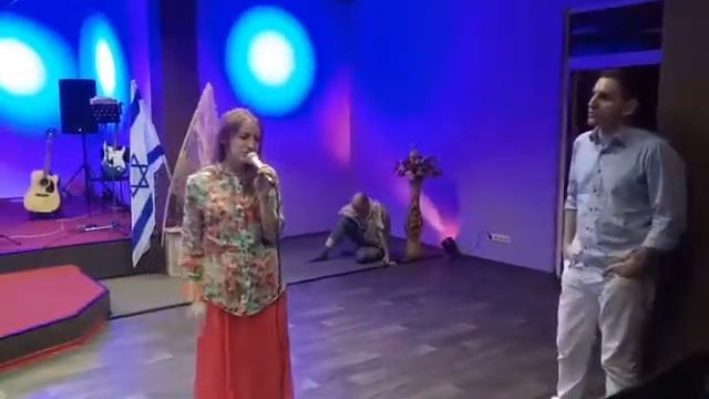 Исцеление колен на ночной молитве смотреть онлайн