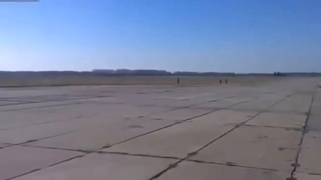 Опасный маневр Су 27 над головами людей смотреть онлайн