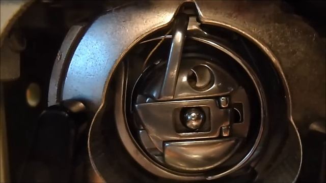 How a sewing machine hooks threads into your fabric смотреть онлайн