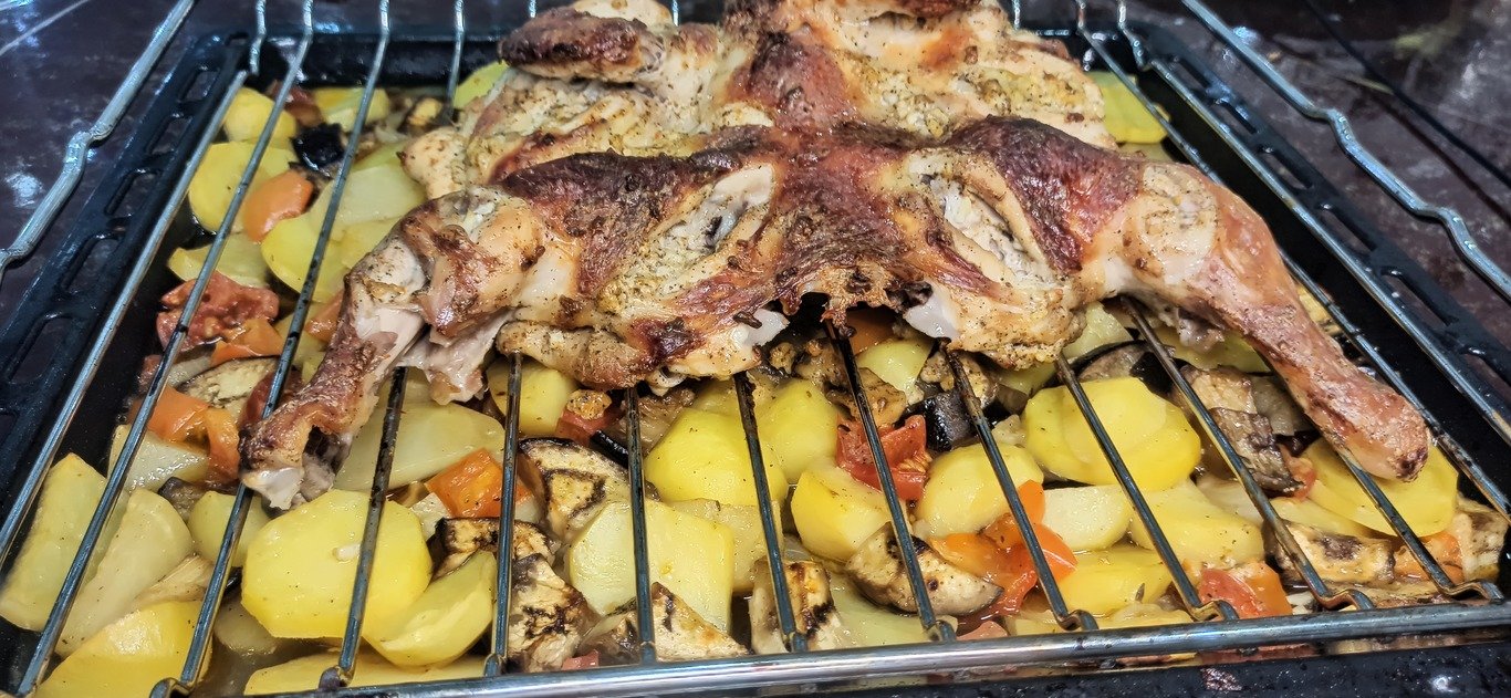 Курицу готовлю только так.Идеальная курица в духовке.Самый вкусный вариант ,с овощами.