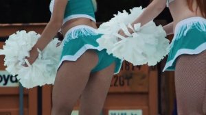 Танцы на мягких резервуарах. Девушки чирлидеры.