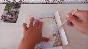 Фоторамка на стену из остатков обоев своими руками с помпончиками. Просто и быстро! Идея номер ♡1♡