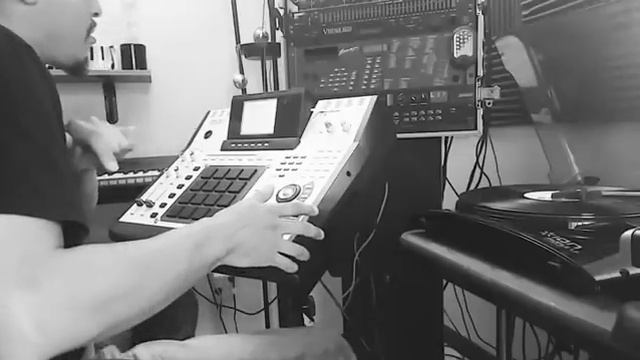 Akai MPC 4000 - Beat Making - When Doves Cry Sample Chop смотреть онлайн