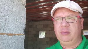 Чем лучше защищать фасад дома ? лаком или гидрофобизатором?