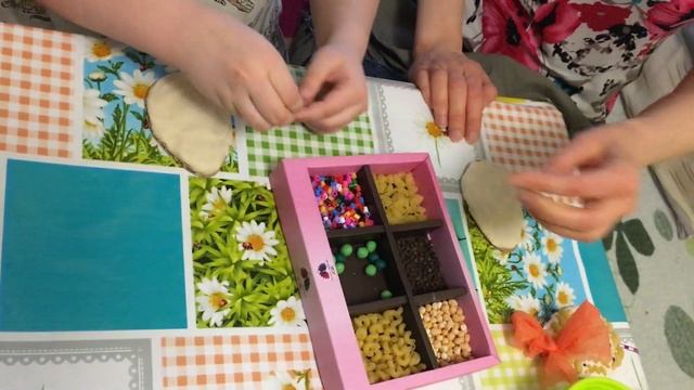 Поделка из соленого теста "Овечка " и "яйцо" с педагогом садика Ольгой Сергеевной.