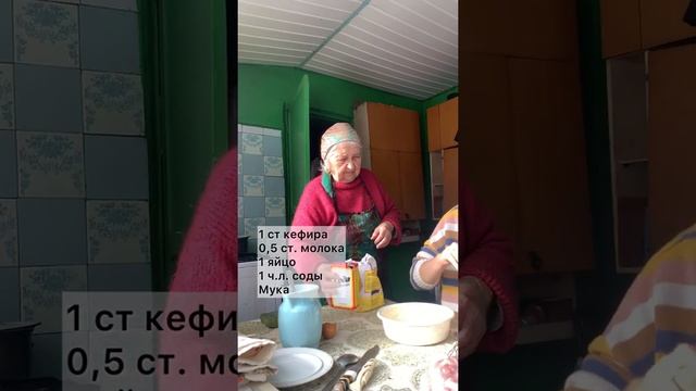 65 лет бабушка печет блины со скварками к 23 февраля и по воскресеньям смотреть онлайн