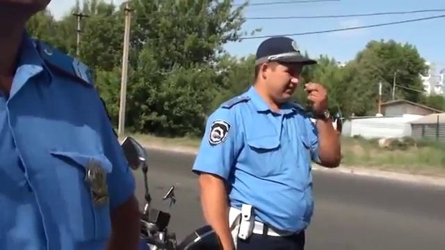 ГАИ Донецка на мотоцикле без шлема смотреть онлайн
