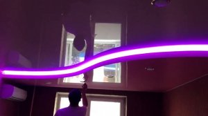 Великолепная неоновая подсветка встроенная в натяжной потолок!