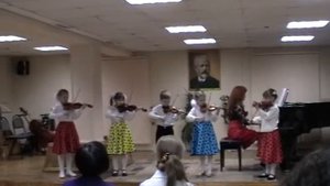 Ансамбль скрипачей 1 класса.