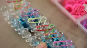 Самый простой браслет из резинок Rainbow Loom