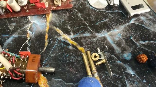 Сколько в приёмнике  Россия 303 цветных и драгоценных металлов?! Медь, латунь, золото, серебро.