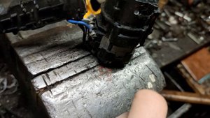 Трещит и проскальзывает первая скорость акушки Dewalt DCD777