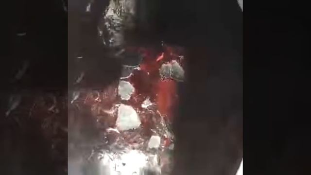 Черный камень Каабы в близи