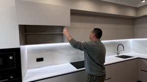 Кухня 7 метров. blum, кварц, акрил.