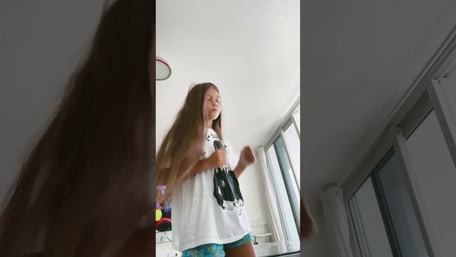 Я покрасела волосы в розовый ? смотреть онлайн