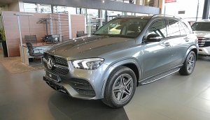 Mercedes-Benz из "параллельной реальности". Сколько стоит GLE 300d и что в нём интересного?