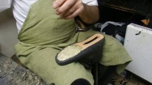 Замена подошвы на ботинках.