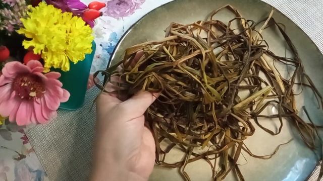 Сушка и подготовка к плетению листьев лилейника. Что плести и как заготовить сырье из лилейника.
