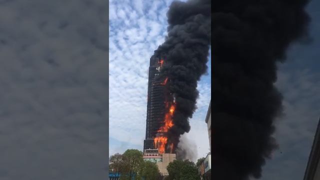 Пожар в небоскребе в Китае 4