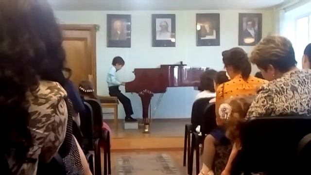 Гайдн " Анданте" Исп. Дорохов Олан. Посвящение в первоклассники.5 лет. 28 мая 2018 г. смотреть онлайн