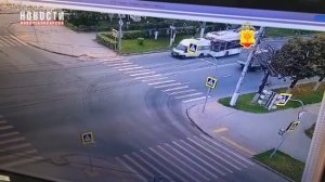 В Чебоксарах троллейбус столкнулся с маршрутным микроавтобусом