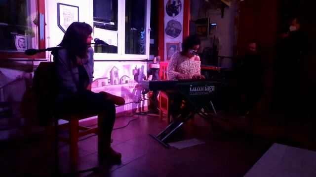 "Gorriones" - (E. Pereyra, C. Flores) - Caro Laira y Juli Manoukian en #LaNocheDeLasPibas смотреть онлайн